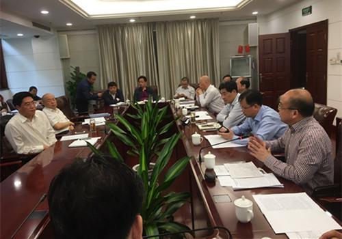 武漢建設監理協會組織實施的工地揚塵治理達標檢查受到武漢市副市長張光清的大會表揚