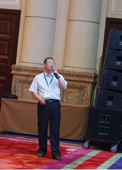 重慶聯(lián)盛建設(shè)項(xiàng)目管理有限公司董事長(zhǎng)雷開貴作做題報(bào)告